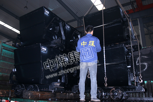 中煤集團(tuán)一批新型翻斗式礦車發(fā)往山西晉城