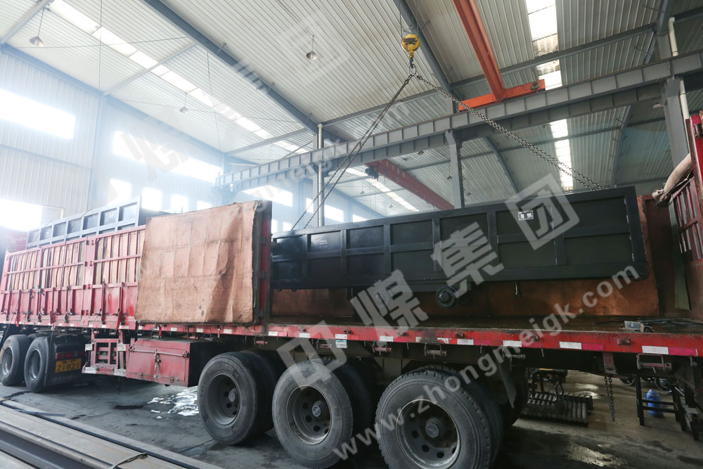 中煤集團(tuán)一批平板車發(fā)往山西礦山