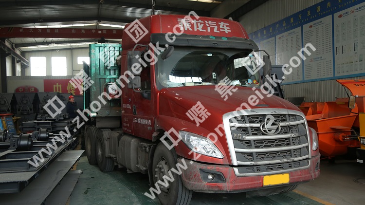 中煤集團(tuán)一批翻斗式礦車發(fā)往山西